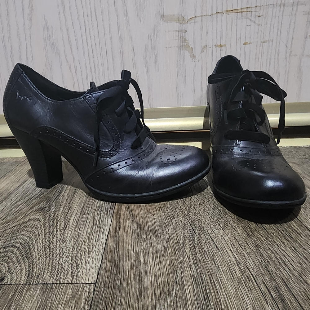b.o.c. 7.5 black oxford lace up heels